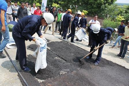Bộ GTVT đã cho phép sử dụng Carboncor Asphalt xây dựng và sửa chữa kết cấu áo đường ở Việt Nam.